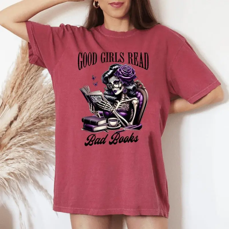 Smut Book Reading Smutty Good That Girls Read Bad Books Women's Oversized Comfort T-shirt