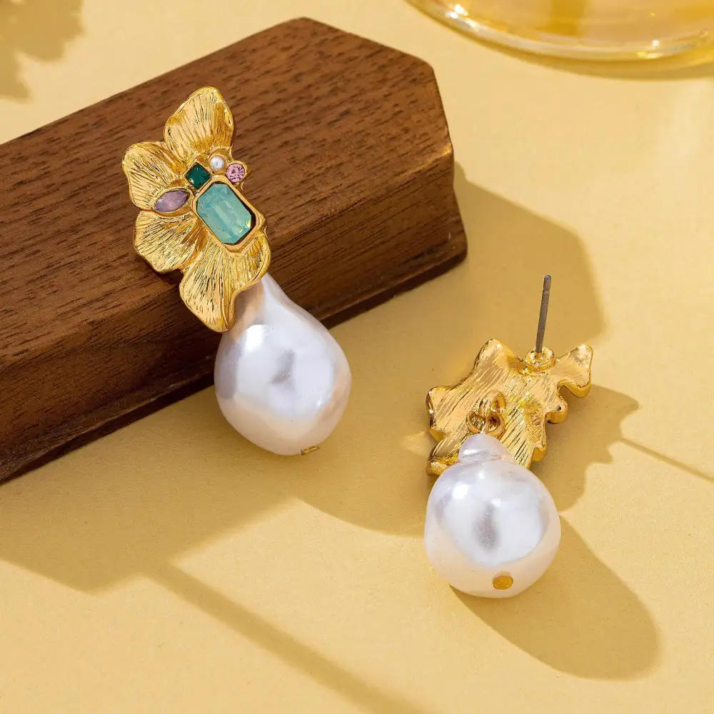 Textured Floral Pearl Dangle arrings