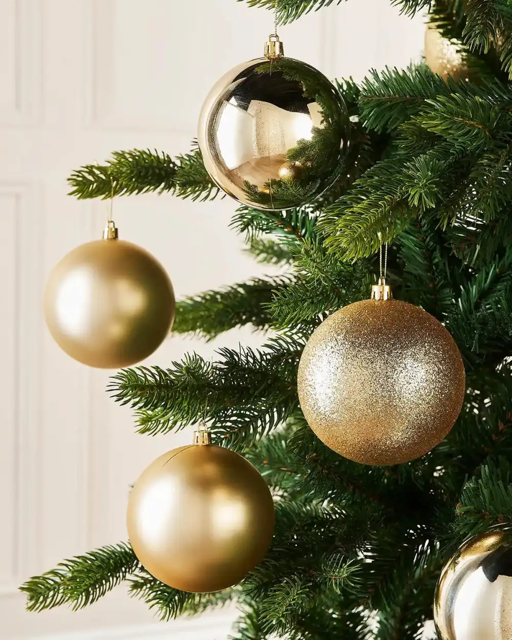 Decorative Shatterproof Bauble Set