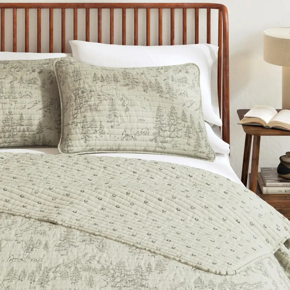 Expressive Reversible Quilted Quilt Set