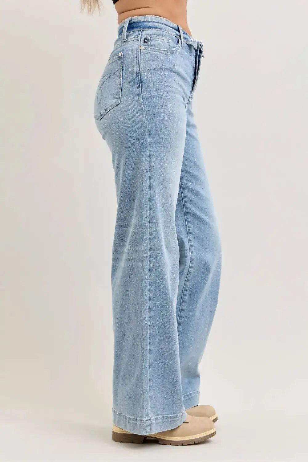 Mid Rise Retro Style Wide Leg Pocketed Denim Jeans