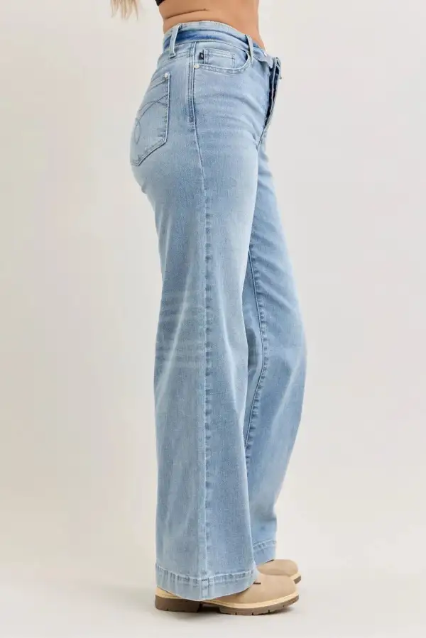 Mid Rise Retro Style Wide Leg Pocketed Denim Jeans
