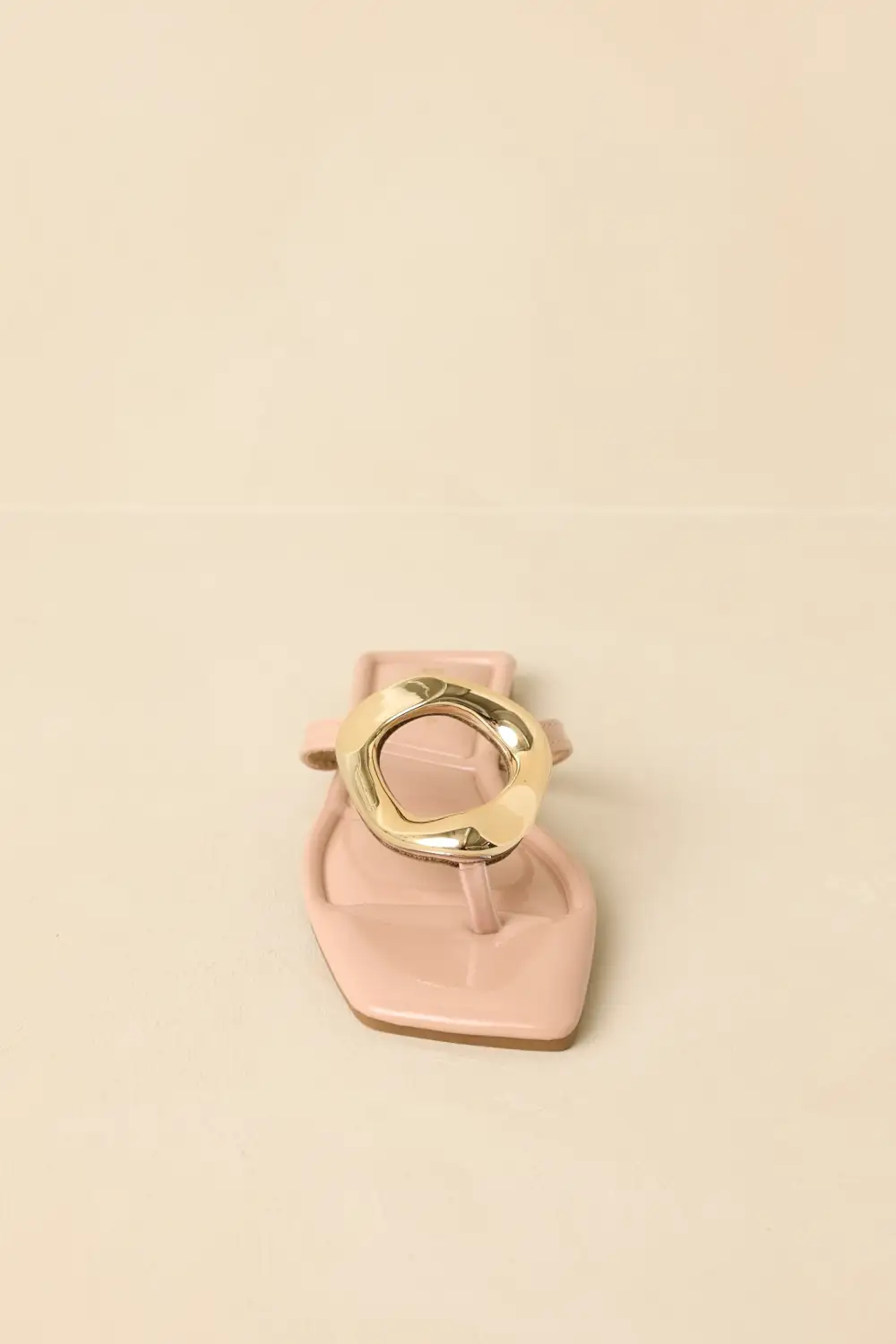 Round-Ring Flat Flip-Flops