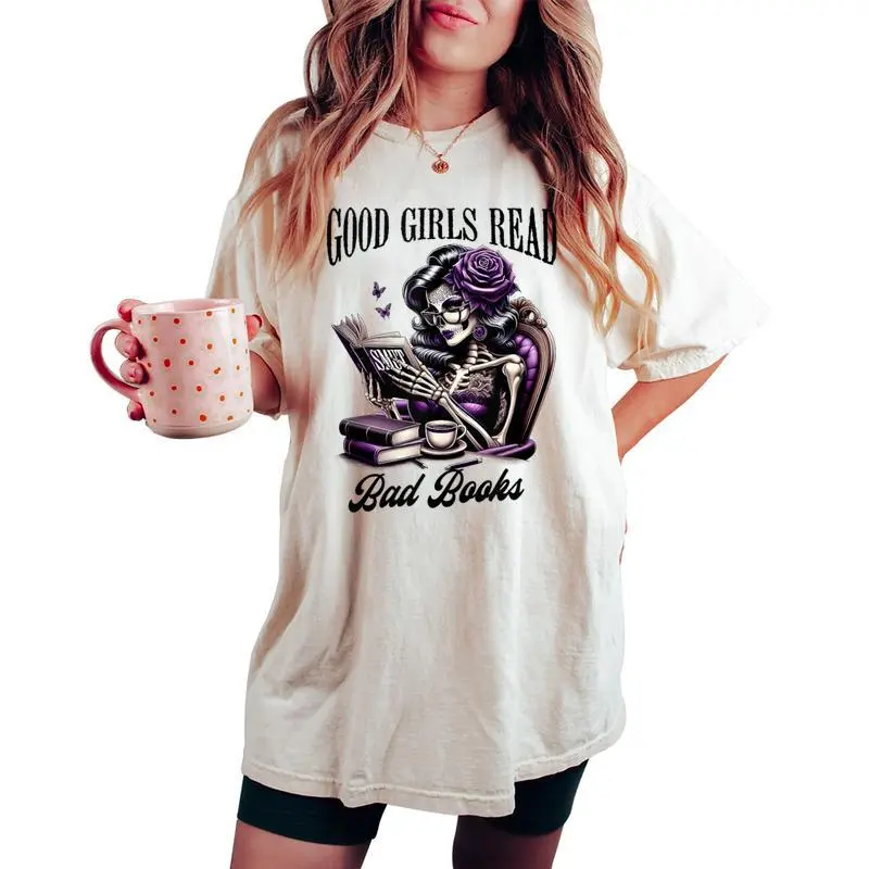Smut Book Reading Smutty Good That Girls Read Bad Books Women's Oversized Comfort T-shirt
