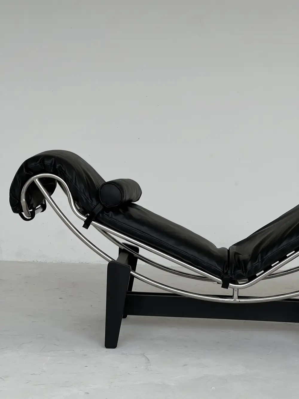 Adjustable Upholstered Chaise Lounge