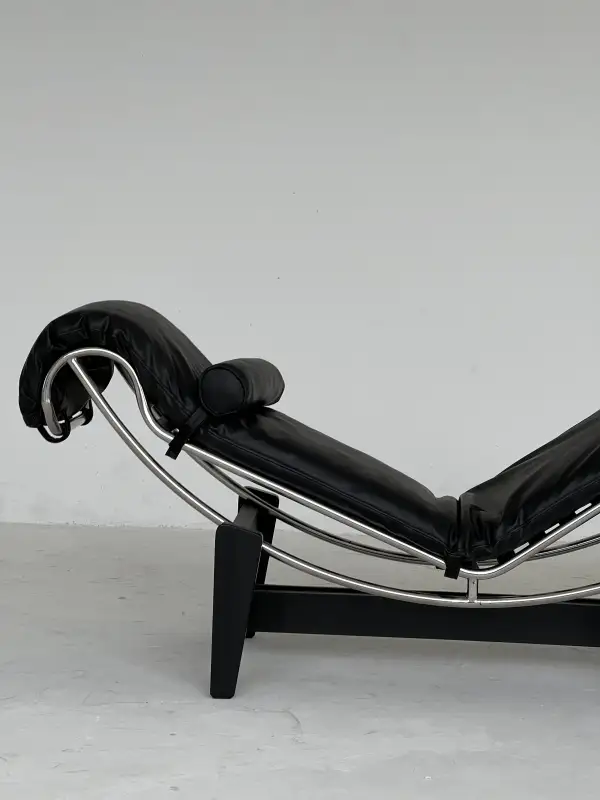 Adjustable Upholstered Chaise Lounge