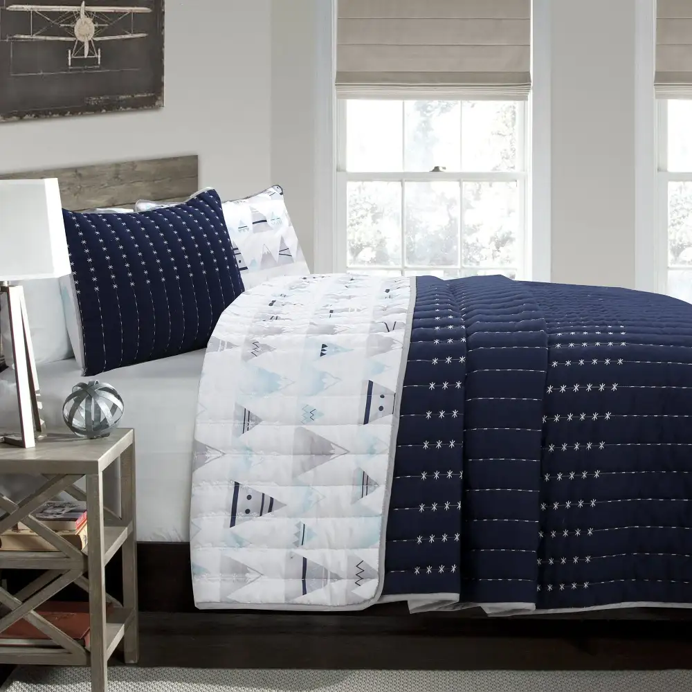 Cozy Striped Reversible Quilt Bedding Set