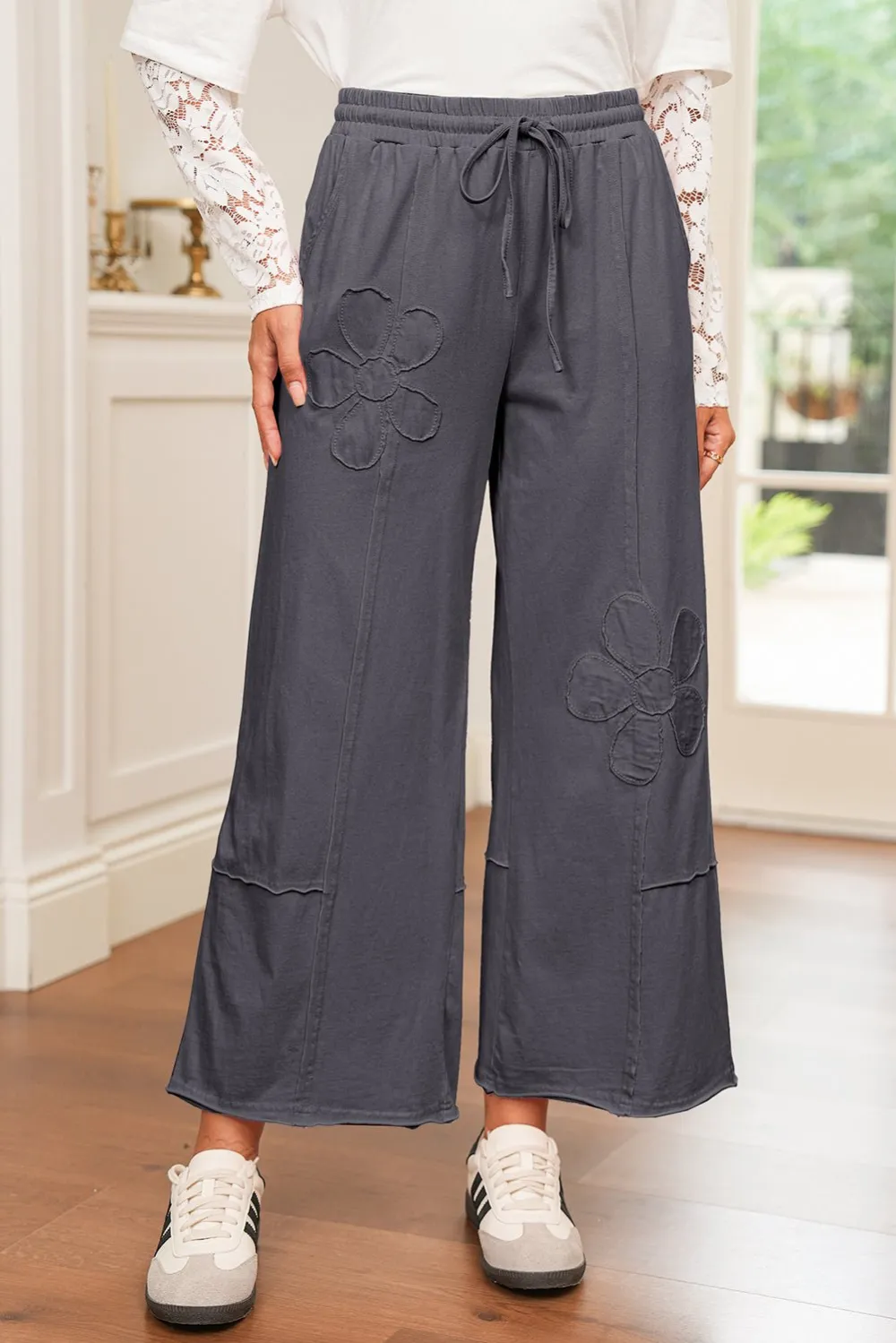 Relaxed Floral Wide Leg Cropped Pocketed Casual Pants