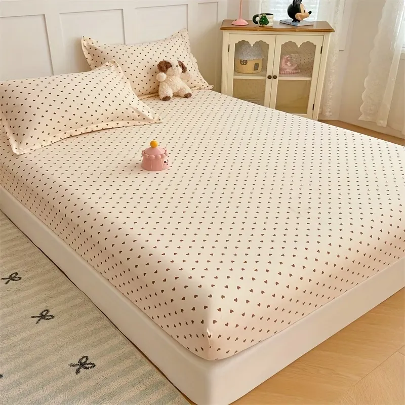 Minimalist Print Bed Sheet