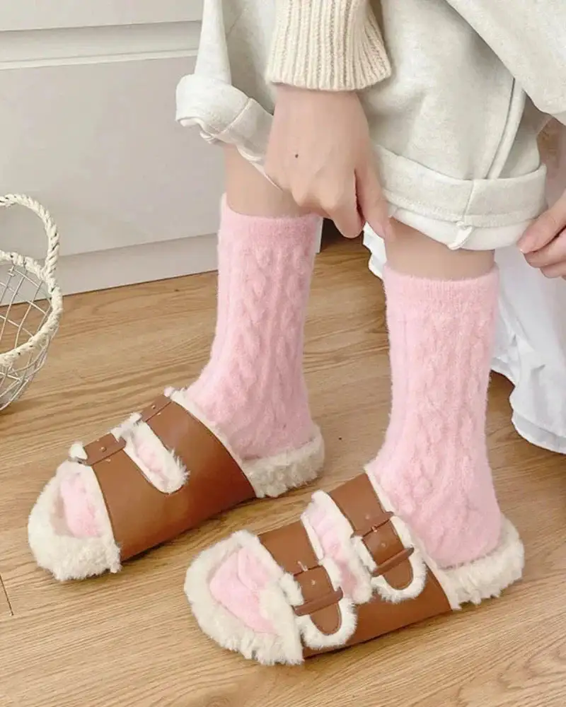 Plush Cable Knit Crew Socks