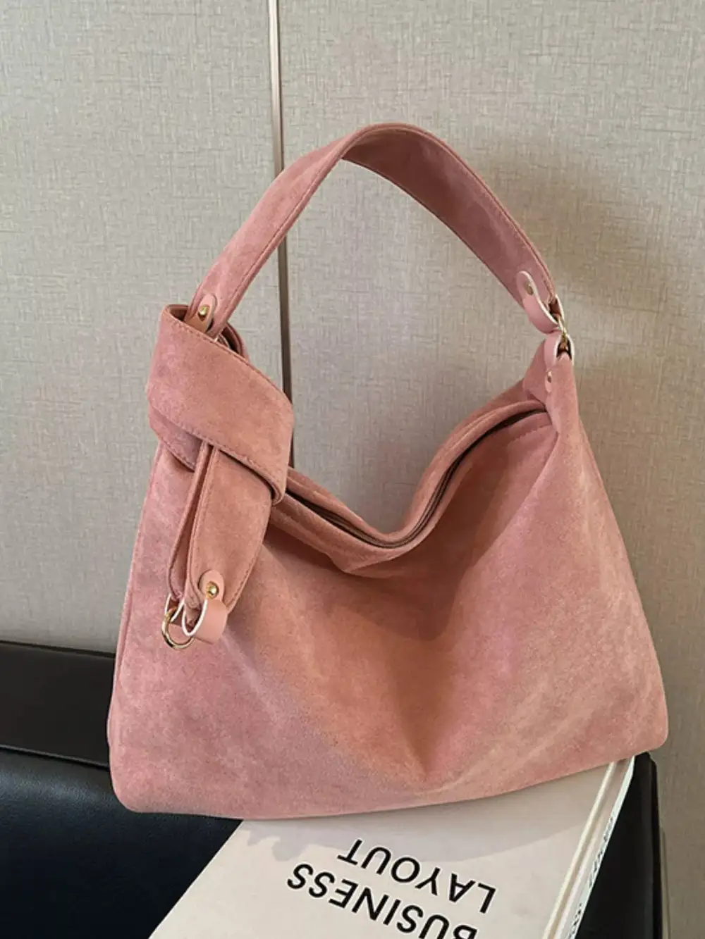 Minimal Wardrobe Shoulder Bag