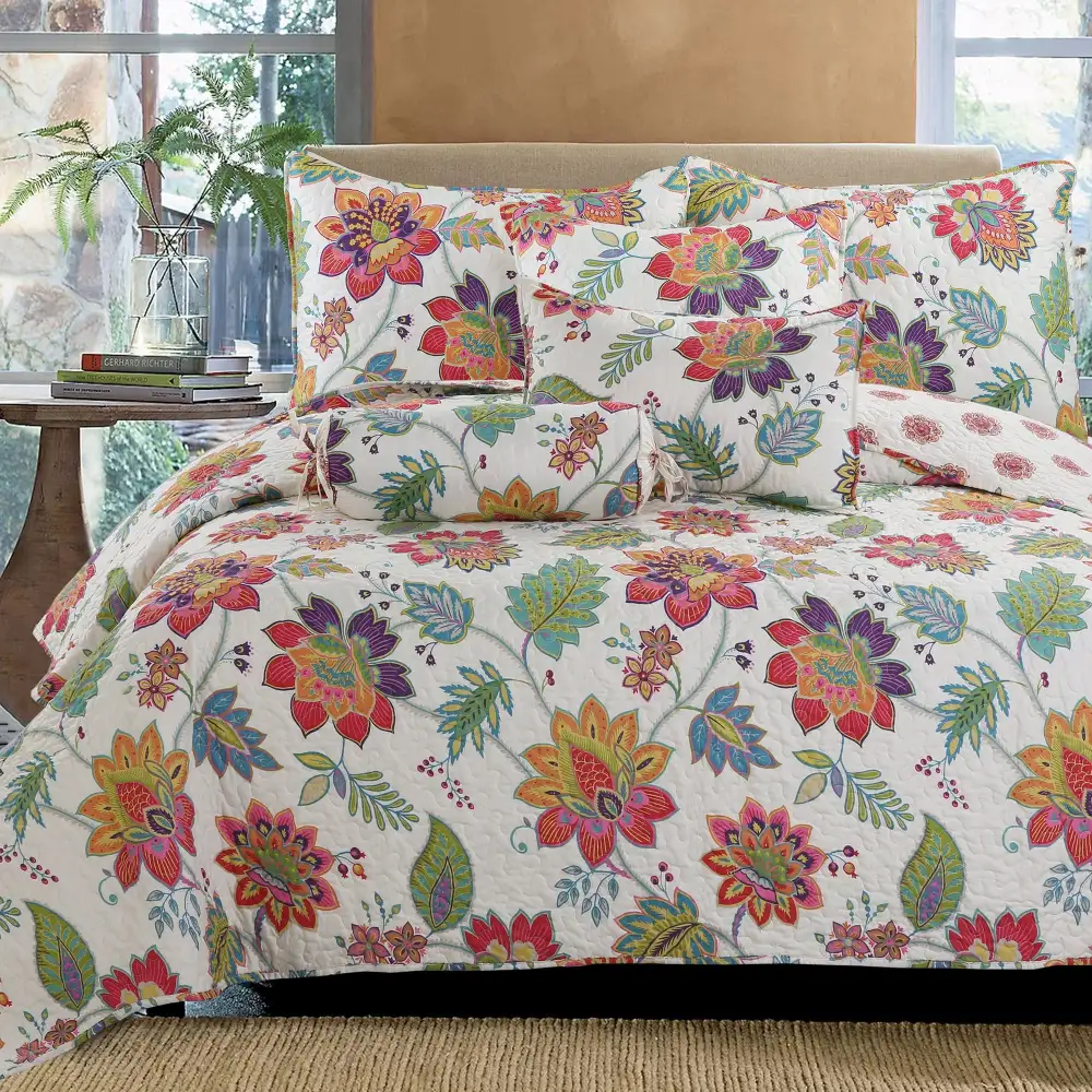 Contemporary Floral Reversible Quilt Bedding Set