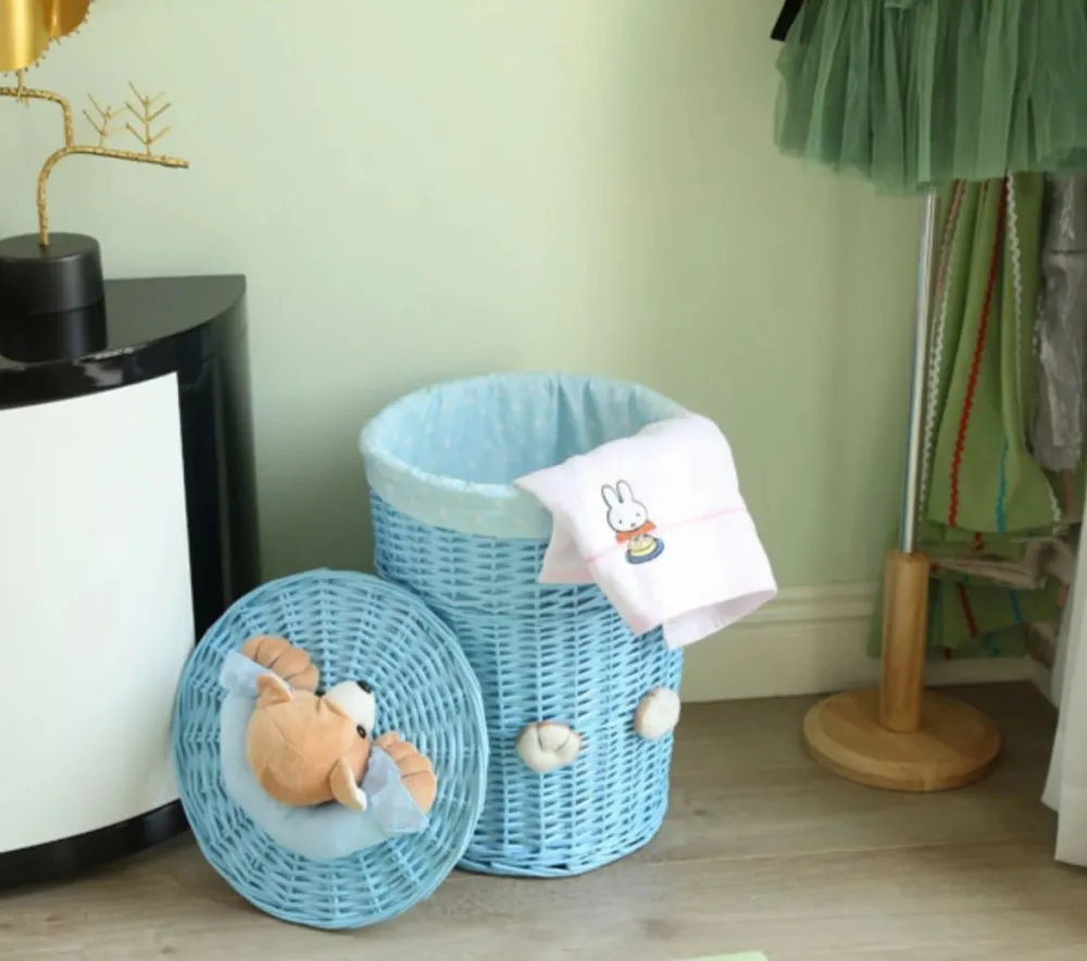 Practical Lidded Woven  Wicker Laundry Basket