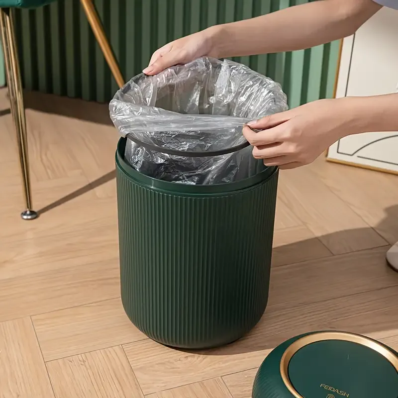 Oval Plastic Garbage Bin with Lid