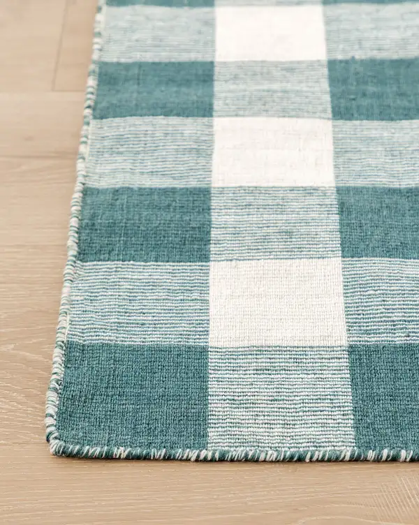 Classic Handwoven Polyester Indoor-Outdoor Area Rug