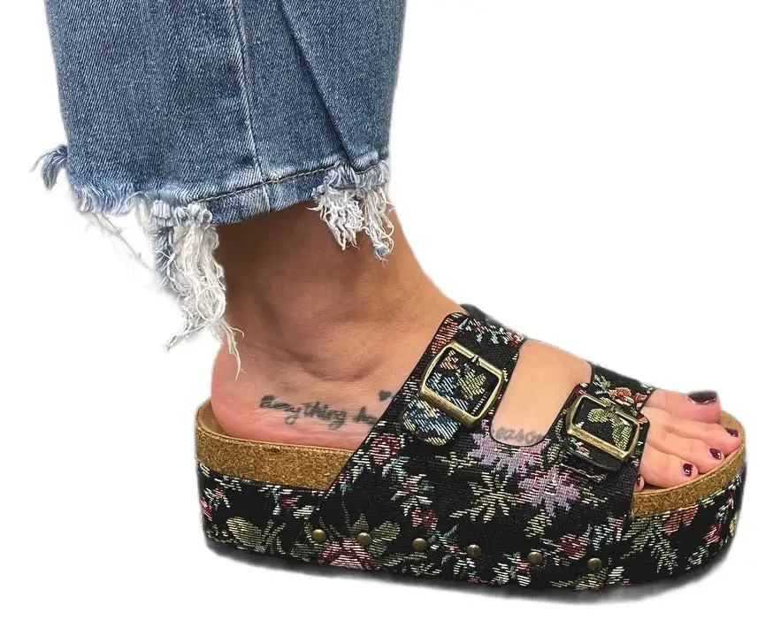 Roomy Refined Flatform Sandals