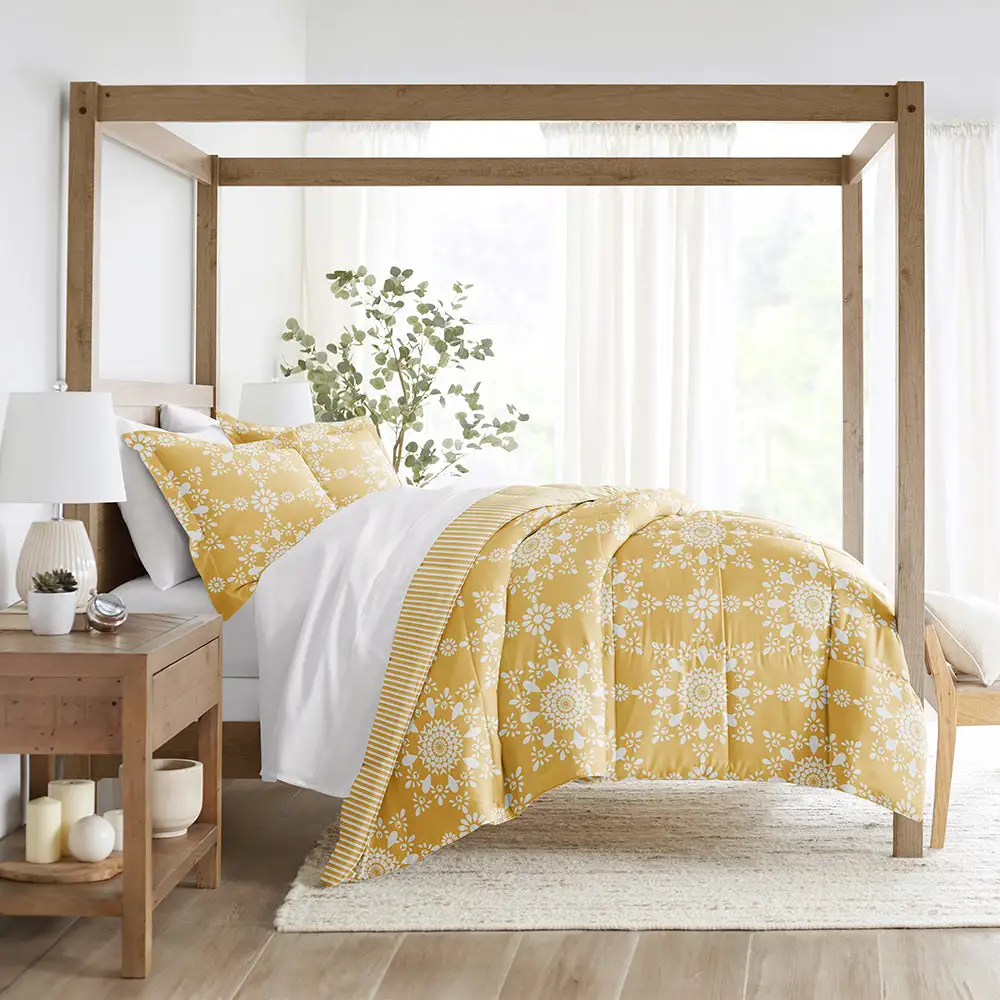 Daisy Medallion Reversible Down Alternative Comforter Set