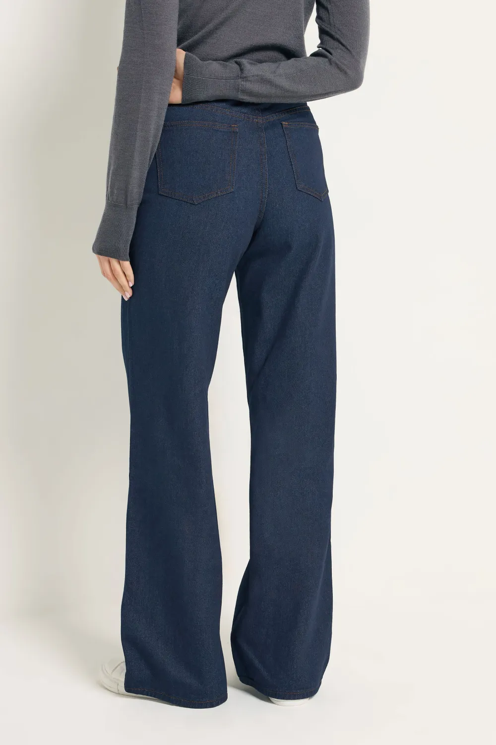 Classic High Rise Jeans with Side Pockets