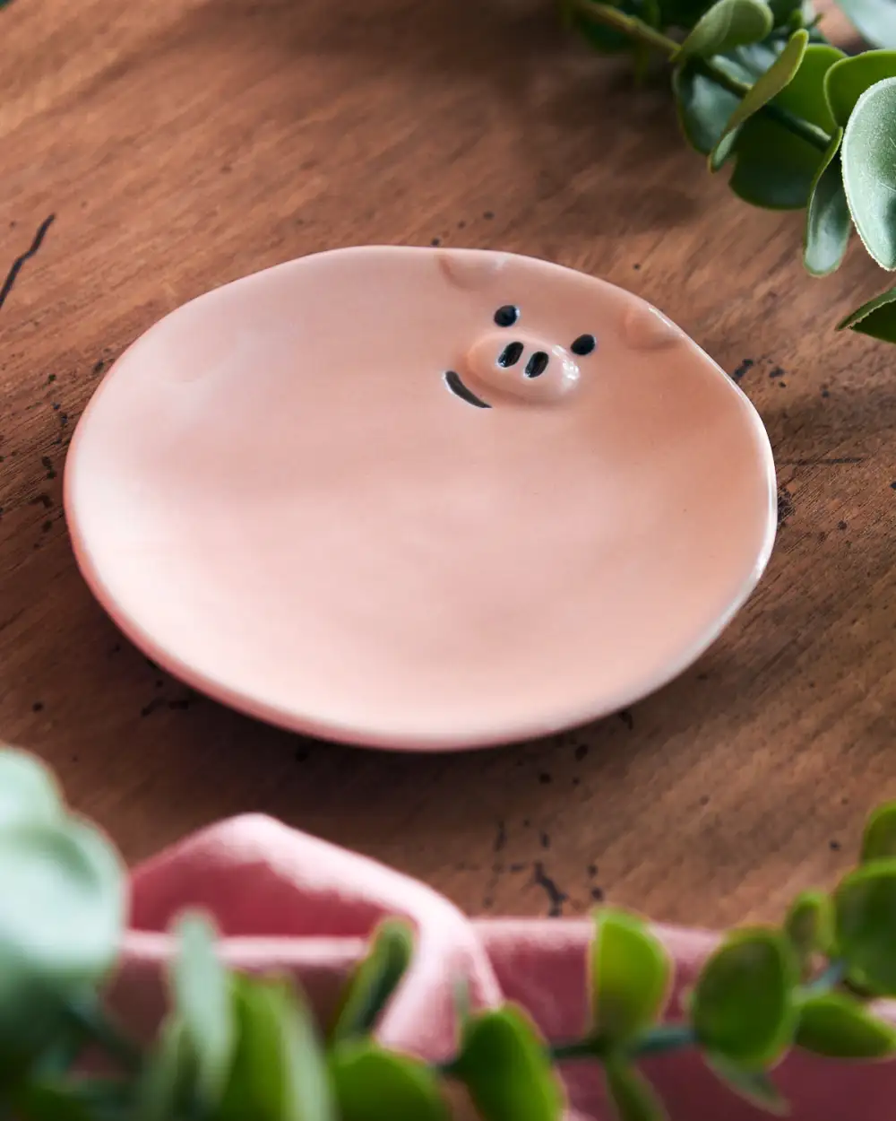 Animal-Motif Ceramic Tableware Selection