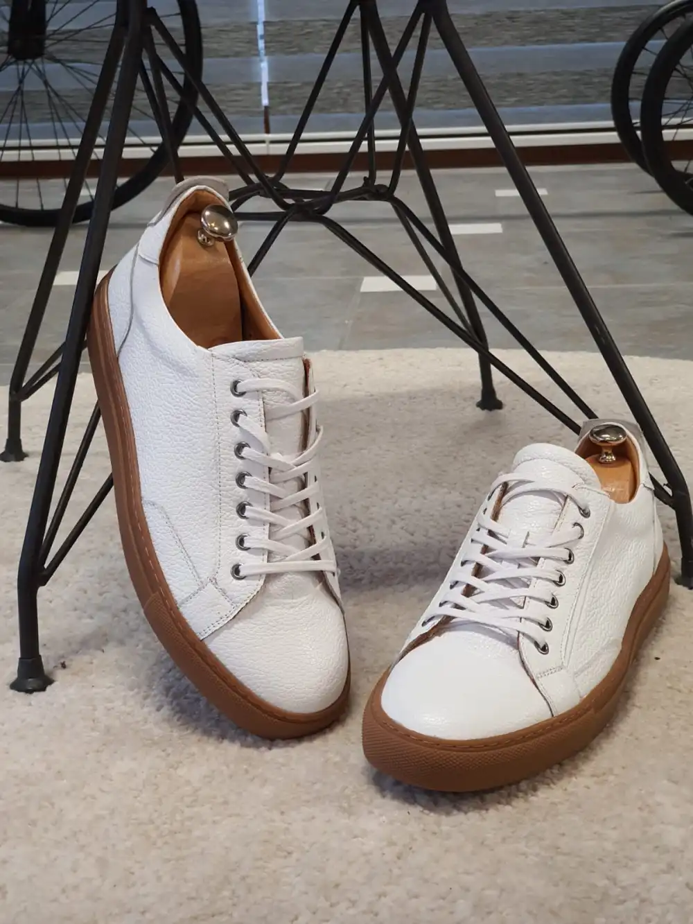 Refined Classic Low-Top Sneakers