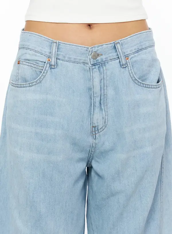 Loose-Fit Straight Jeans