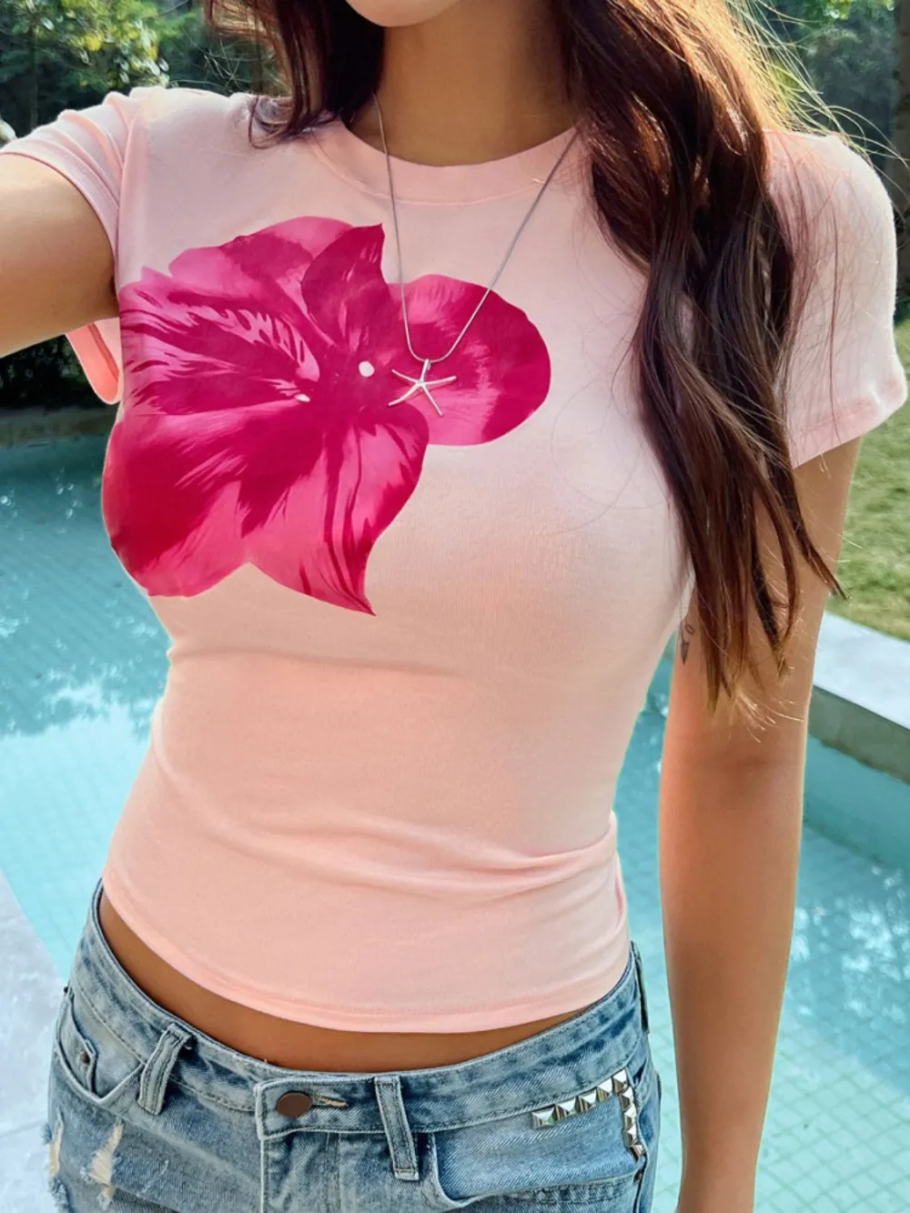 Relaxed Round-Neck Short-Sleeve Graphic T-Shirt