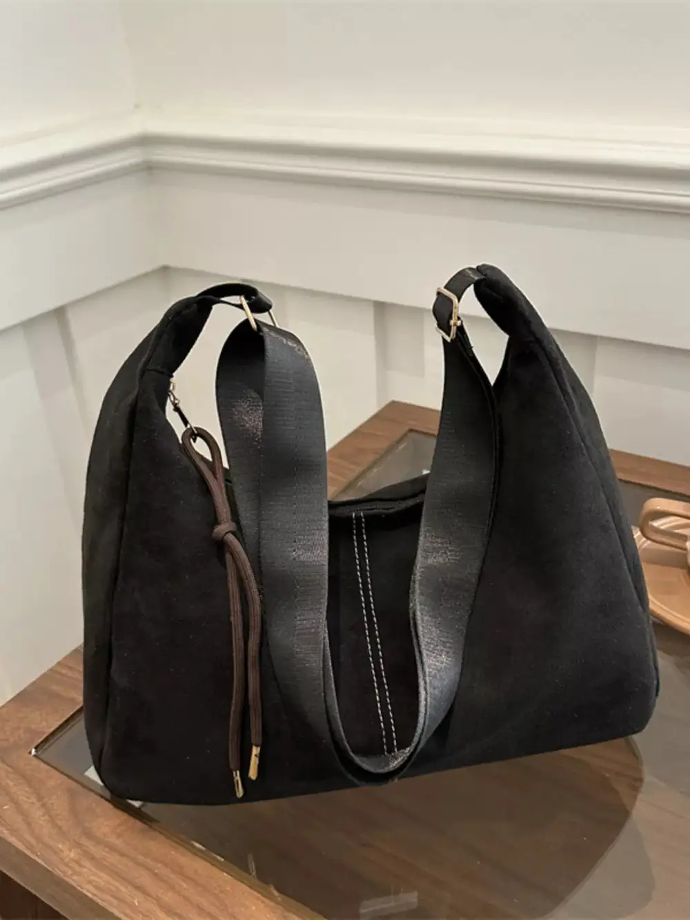 Minimal Look Crossbody Bag
