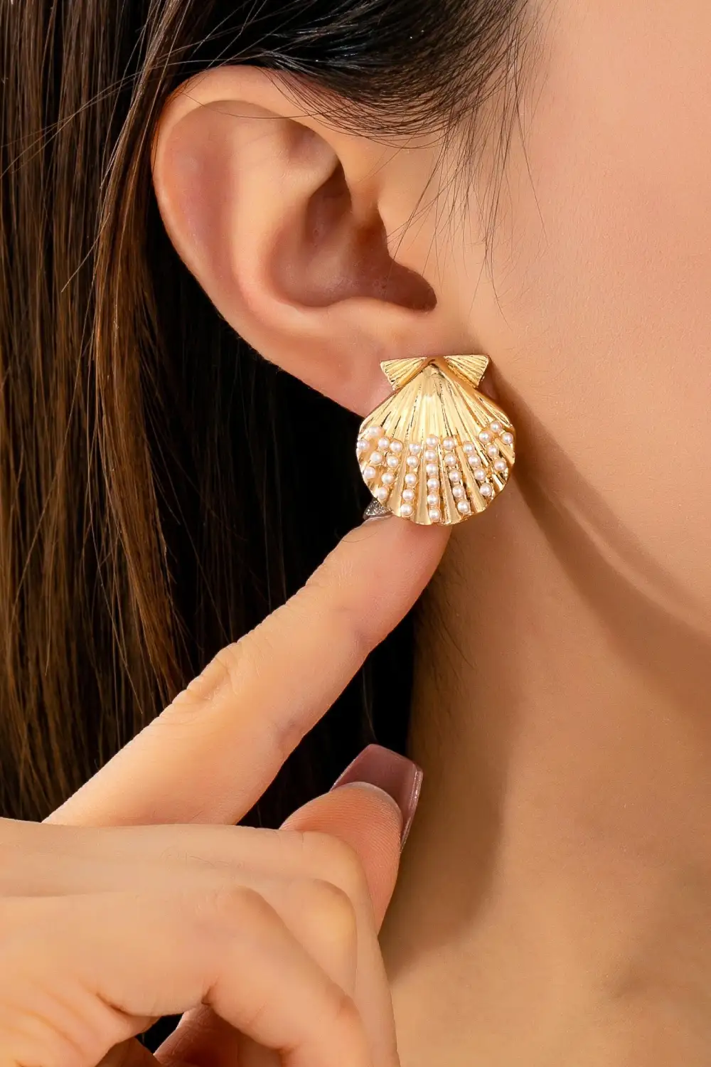 Scalloped Shell Pearl Stud arrings