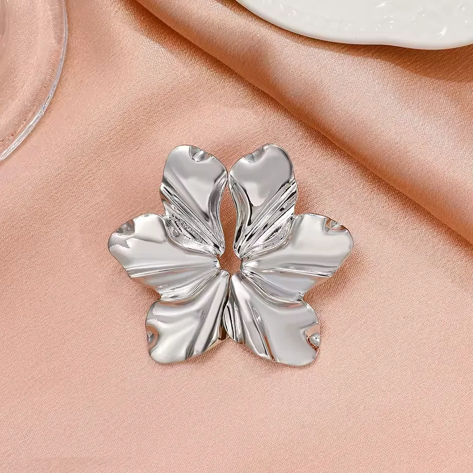 Gold vintage matte-textured flower ladies' earrings