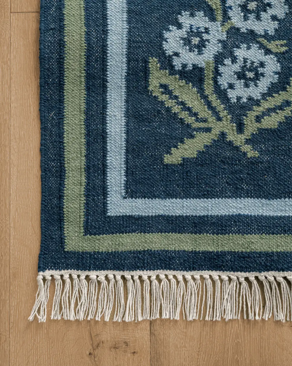 Bordered Handwoven Indoor-Outdoor Area Rug
