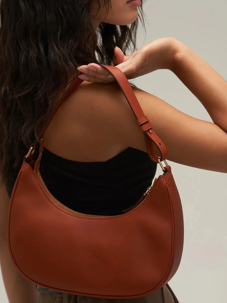Elisa Crescent Bag In Leather