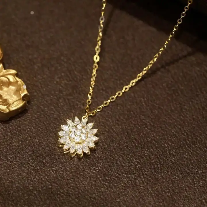 Ribbed Geometric Pendant Necklace