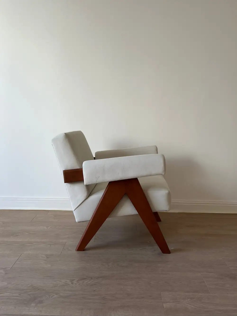 Relaxed Easy Armchair