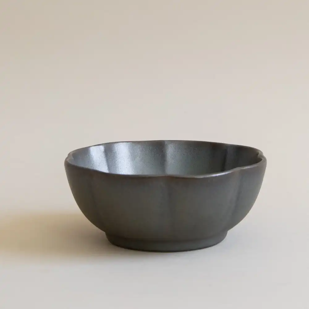 Ribbed Ceramic Serving Bowl