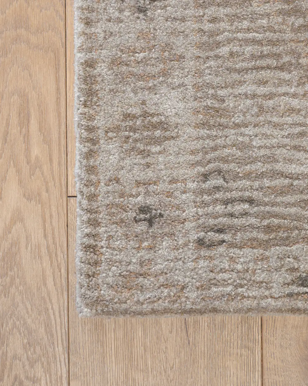 Refined Hand-Tufted Wool Area Rug