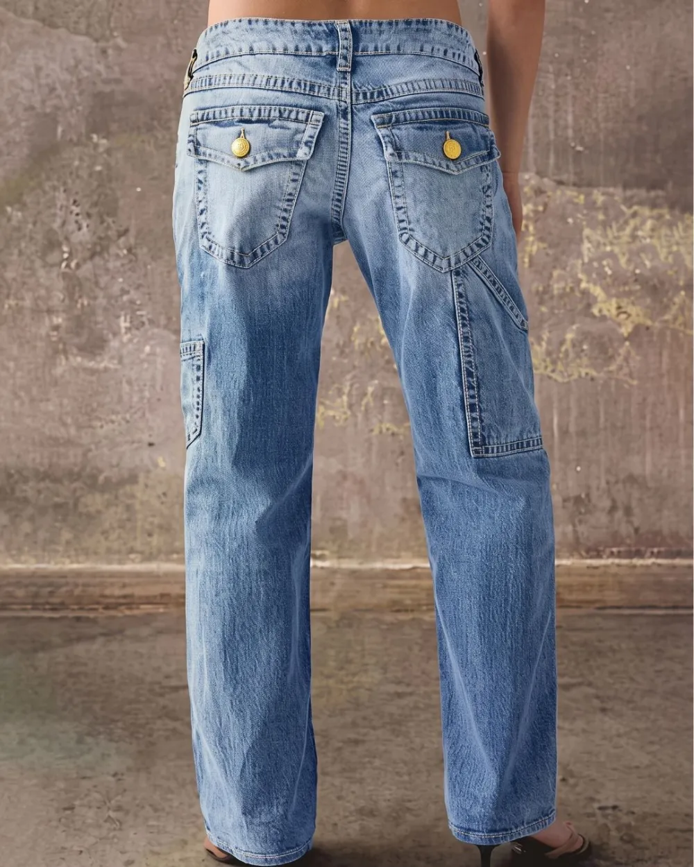 Multi-Pocket Mid-Rise Straight-Leg Jeans