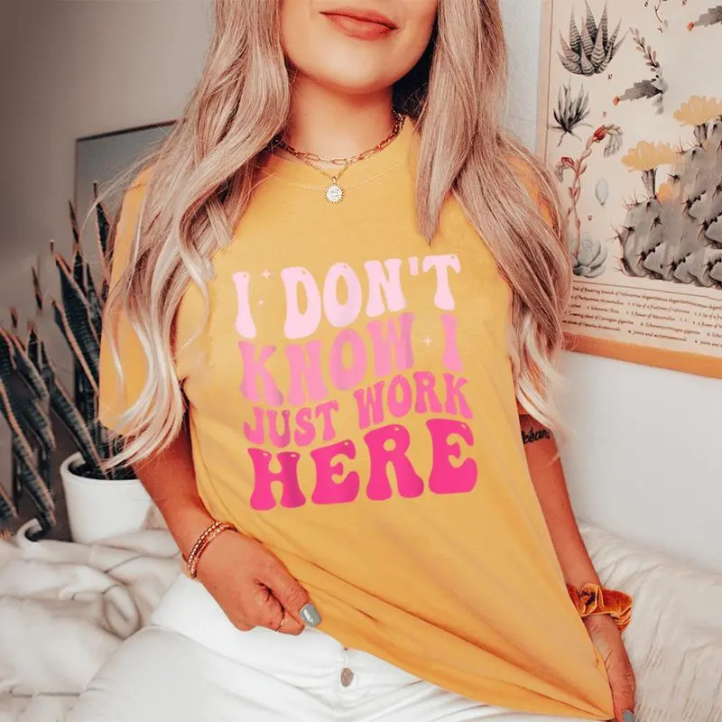 I Don't Know I Just Work Here Groovy Saying Women's Oversized Comfort T-Shirt