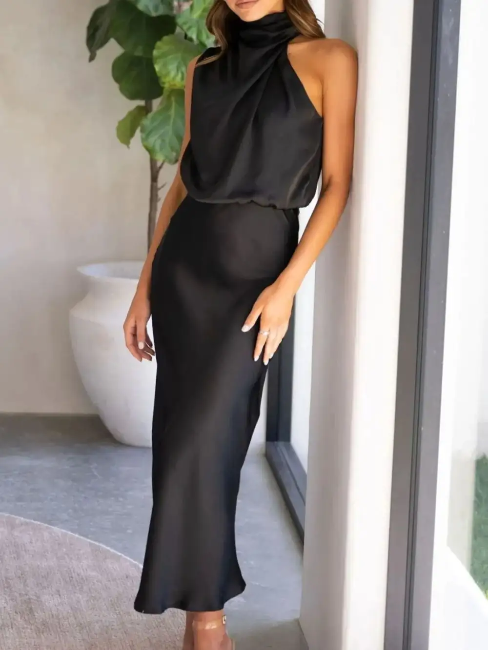Modern Ruched Sleeveless Midi Dress