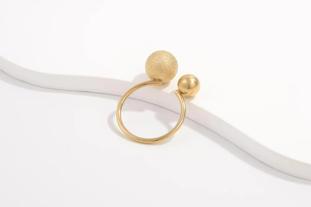 Elegant-Form Minimal Everyday Fashion Ring