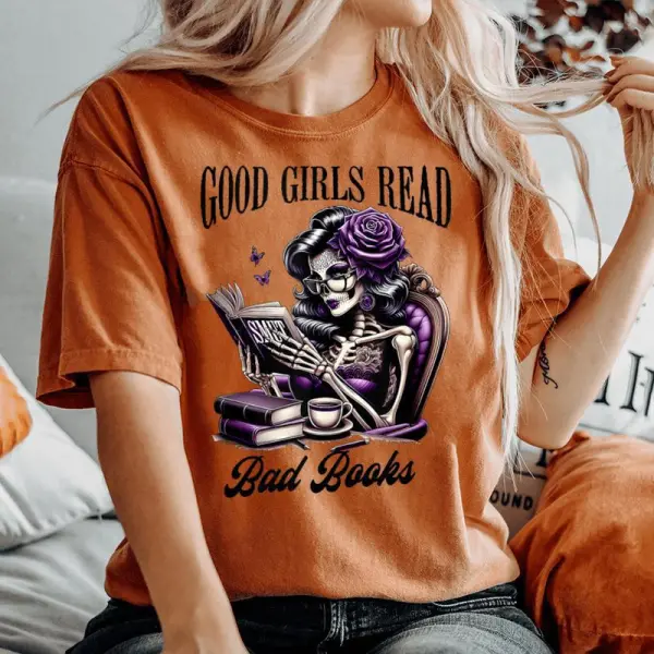Smut Book Reading Smutty Good That Girls Read Bad Books Women's Oversized Comfort T-shirt