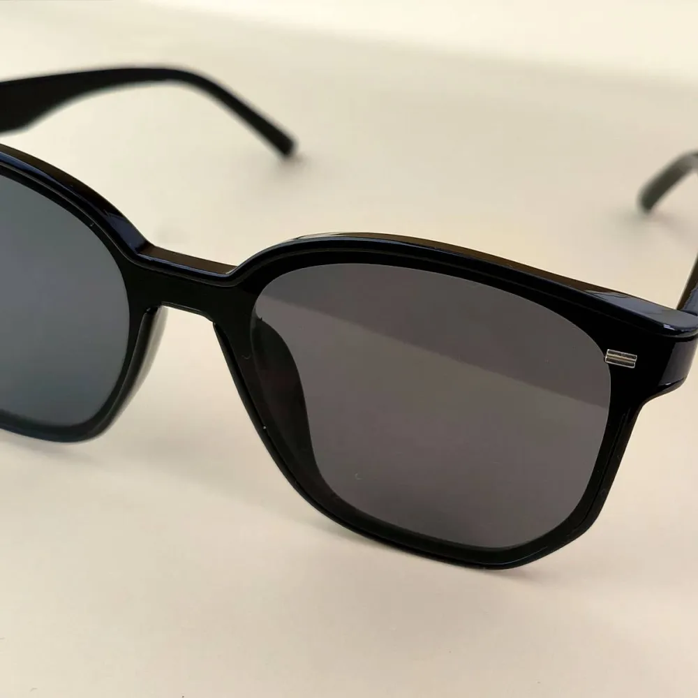 Rounded Square Frame Sunglasses