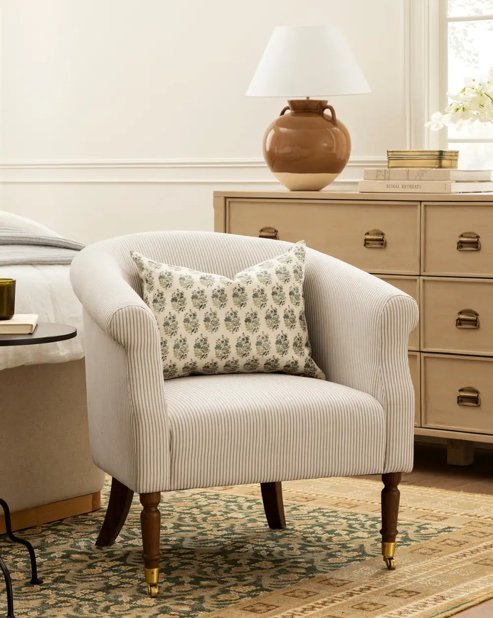 Curved Lounge Chair