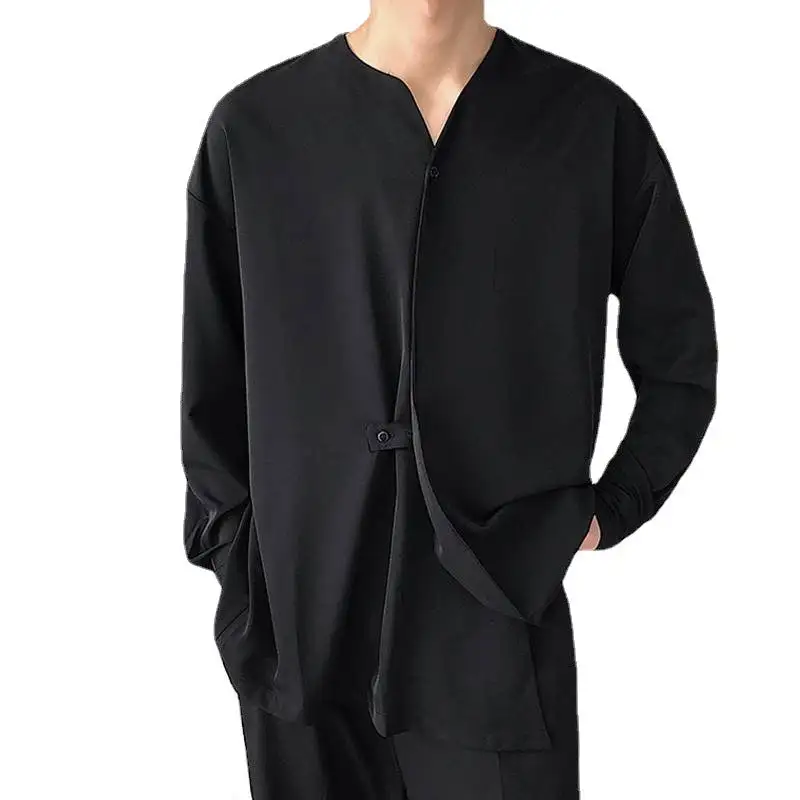 Men's Loosely Cut V-Neck Shirt With Concealed Button Placket And Band Closure