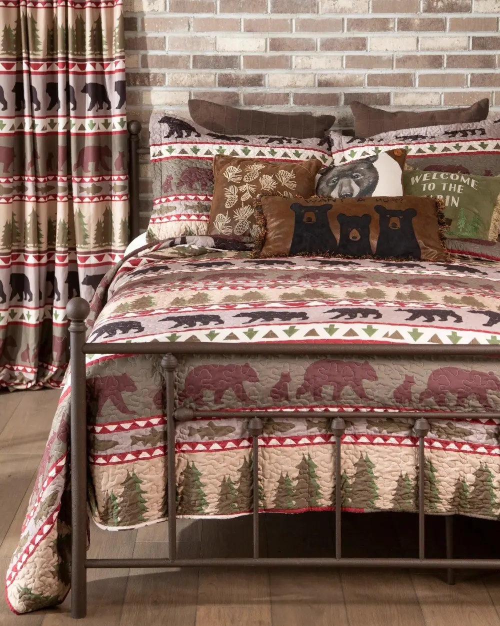 Graphic Quilted Animal Motif Quilt Set