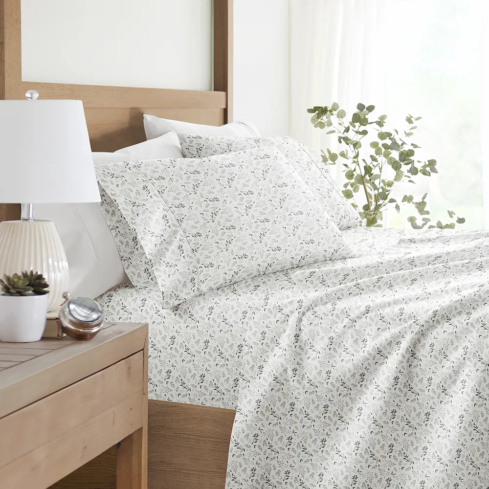 Tossed Foliage Pattern Sheet Set