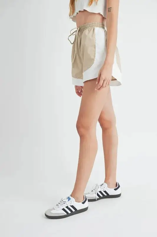 Drawstring Waist Contrast Trim Detail Shorts