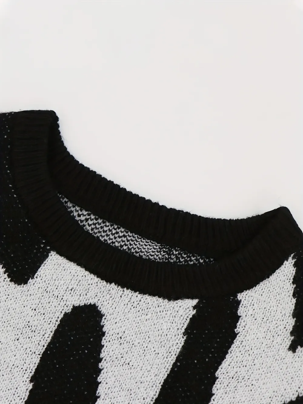 Graphic Pattern Pullover Sweater Crew Neck