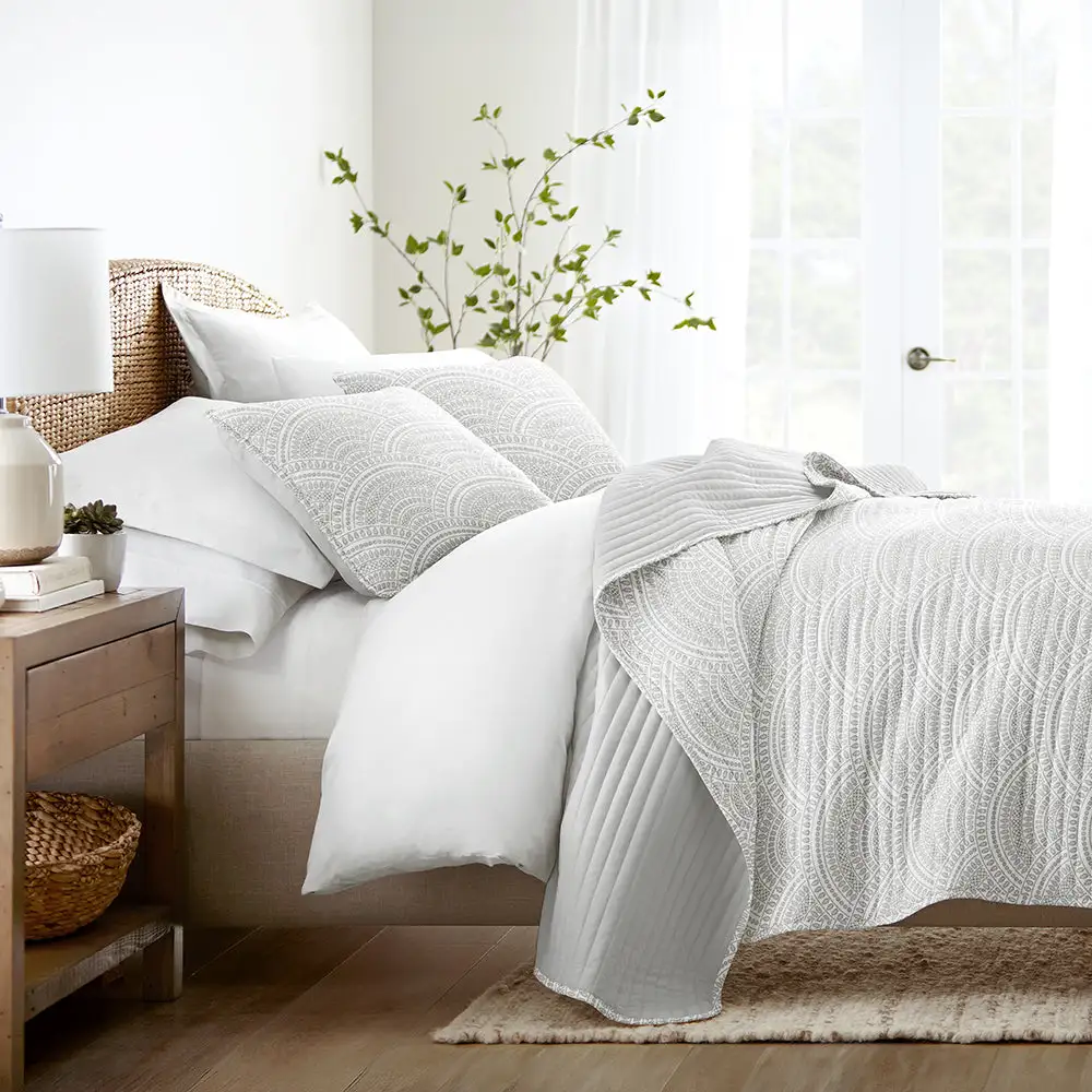 Scallop Reversible Quilted Coverlet Set
