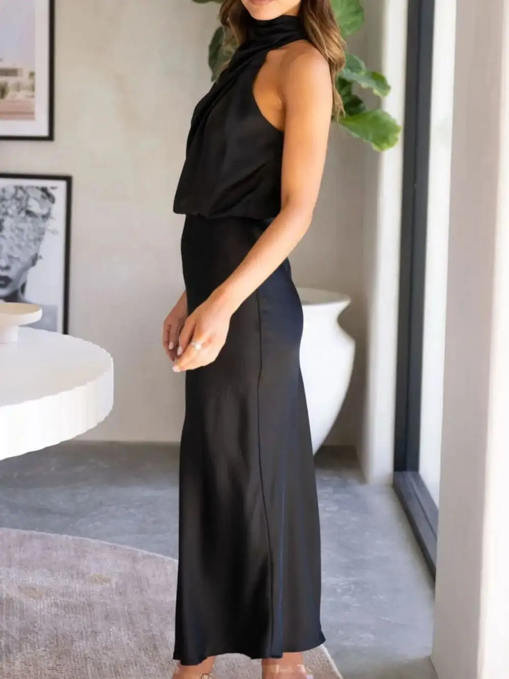 Modern Ruched Sleeveless Midi Dress