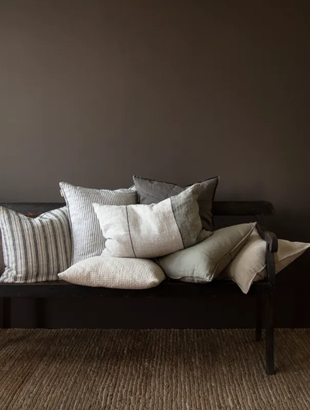 Linen Zip-Closure Cushion Cover